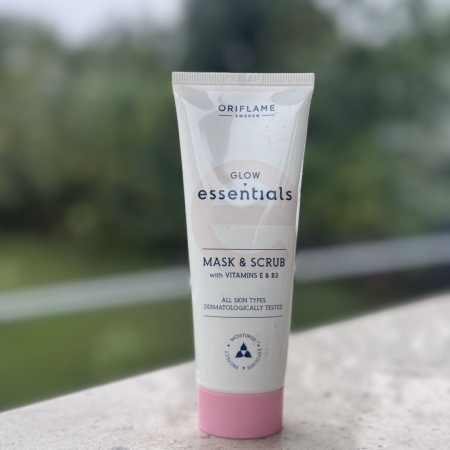 ماسک و اسکراب اوریفلیم مدل Glow Essentials – پاکسازی و آبرسانی عمیق پوست
