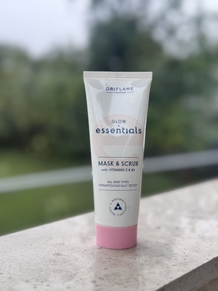ماسک و اسکراب اوریفلیم مدل Glow Essentials – پاکسازی و آبرسانی عمیق پوست