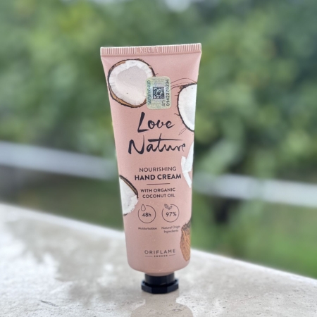 کرم دست مغذی لاو نیچر با روغن نارگیل ارگانیک