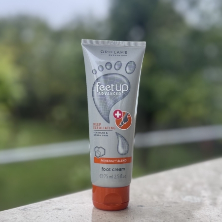 کرم ترک پا اوریفلیم مدل Feet Up Advanced – ترمیم‌کننده و لایه‌بردار قوی پوست پا