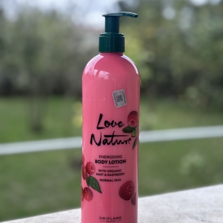 لوسیون بدن Love Nature اوریفلیم با عصاره نعناع و تمشک | انرژی دوباره برای پوست شما