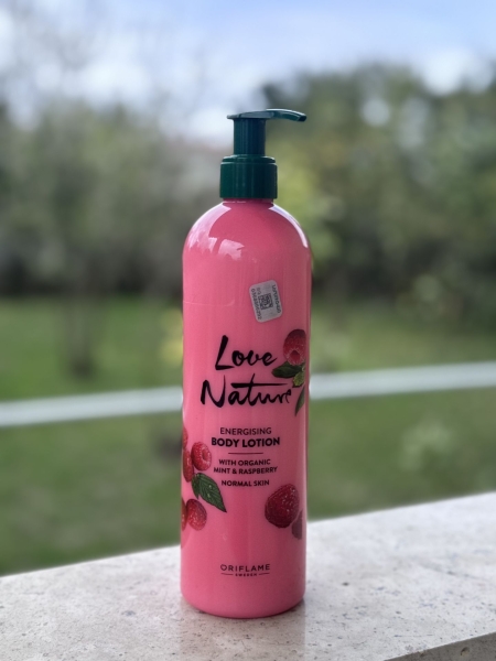 لوسیون بدن Love Nature اوریفلیم با عصاره نعناع و تمشک | انرژی دوباره برای پوست شما