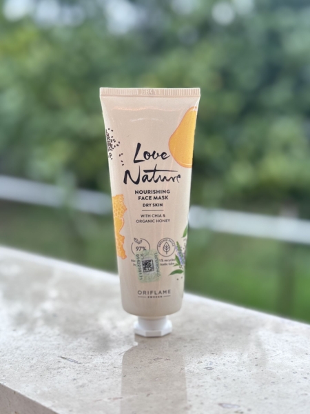ماسک صورت مغذی اوریفلیم Love Nature با عسل ارگانیک و دانه چیا – آبرسان و تقویتکننده پوست خشک