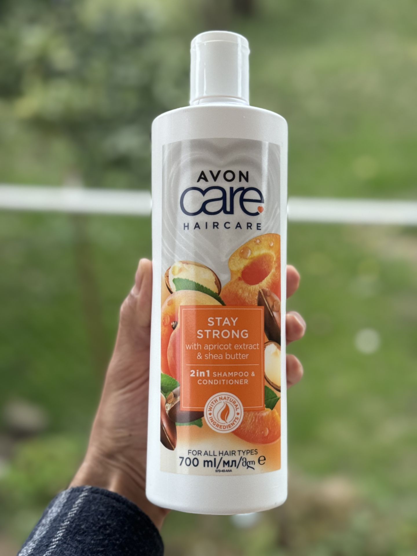 شامپو و نرم‌کننده طبیعی Avon Care | تقویت مو با زردآلو و شی‌باتر