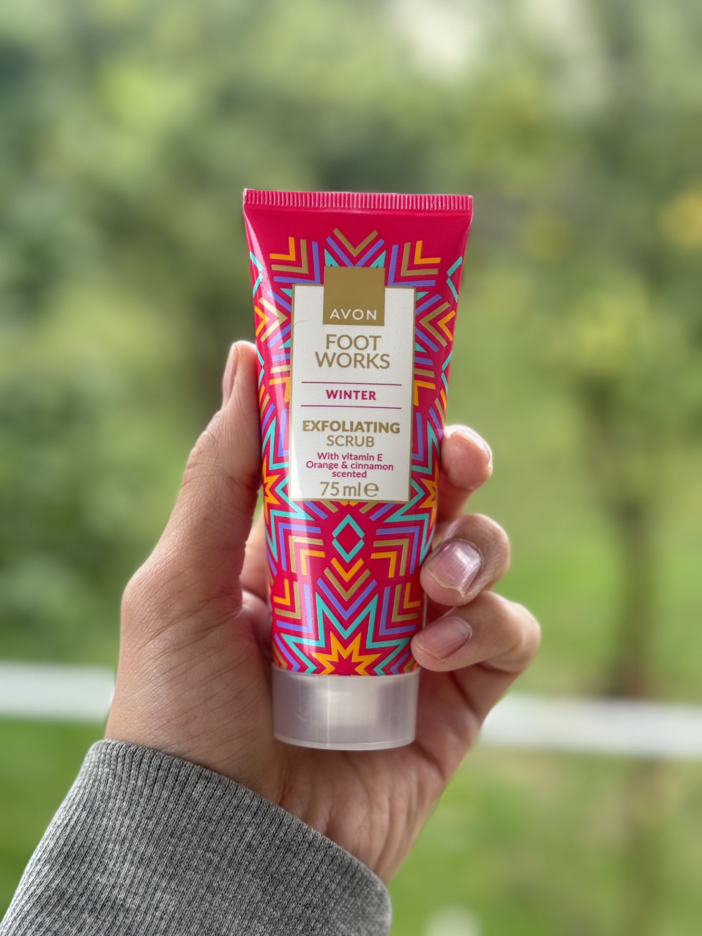 اسکراب لایه‌بردار پای آوون مدل Winter | نرم‌کننده و ترمیم‌کننده با رایحه پرتقال و دارچین