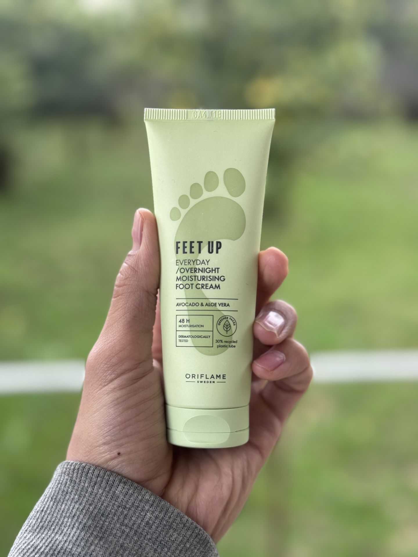 کرم مرطوب‌کننده پا اوریفلیم مدل Feet Up – آبرسان قوی با عصاره آووکادو و آلوئه‌ورا