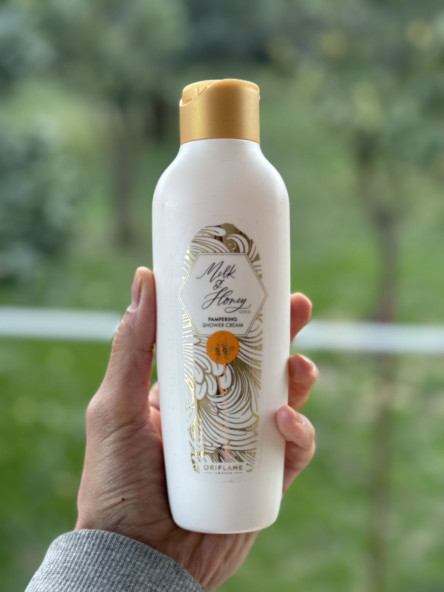 شامپو بدن شیر و عسل اوریفلیم؛ تجربهای لوکس برای مراقبت از پوست