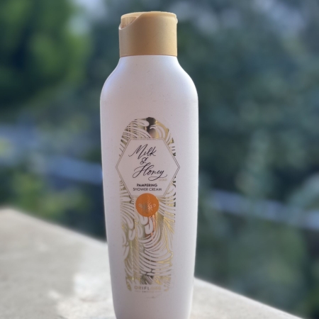 شامپو بدن شیر و عسل اوریفلیم؛ تجربه‌ای لوکس برای مراقبت از پوست