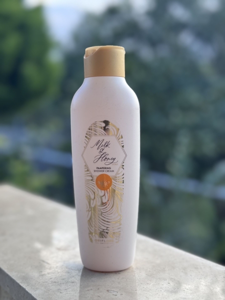 شامپو بدن شیر و عسل اوریفلیم؛ تجربهای لوکس برای مراقبت از پوست