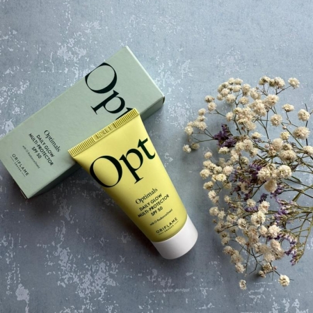 کرم ضدآفتاب دیلی گلو اوریفلیم SPF 50؛ محافظی قدرتمند برای درخشش روزانه پوست شما